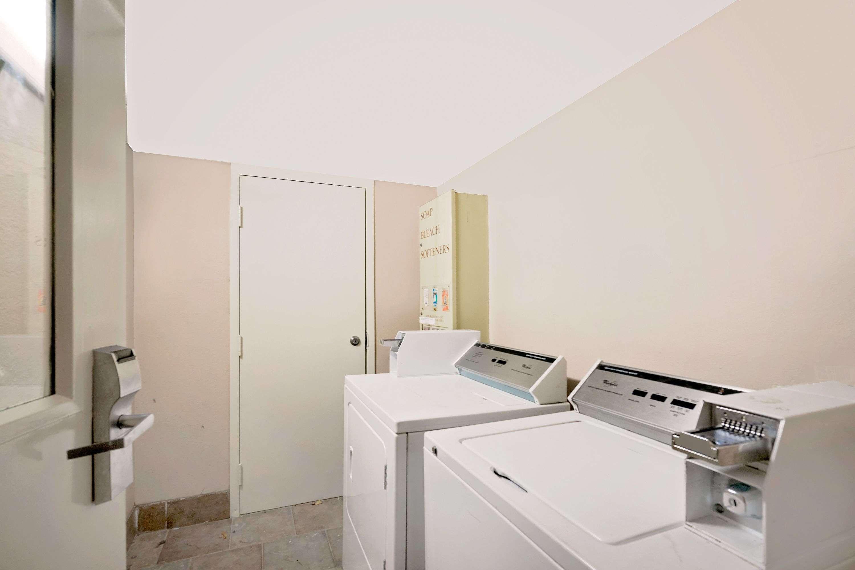 Super 8 By Wyndham Hermitage Nashville Bagian luar foto